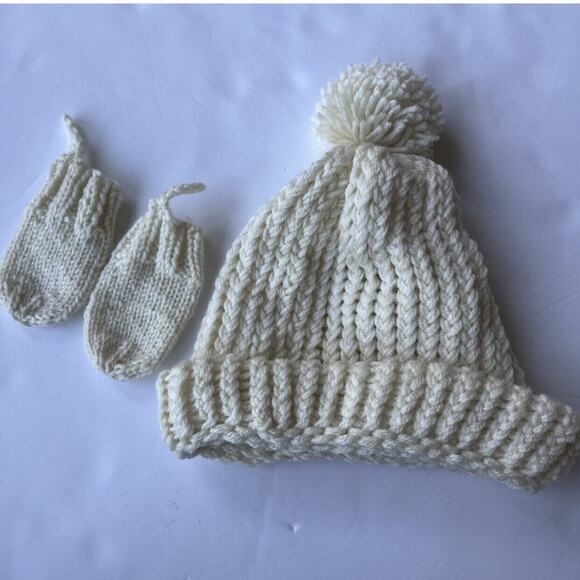 Handmade Knit Hat And Mittens Set - Picture 4 of 9